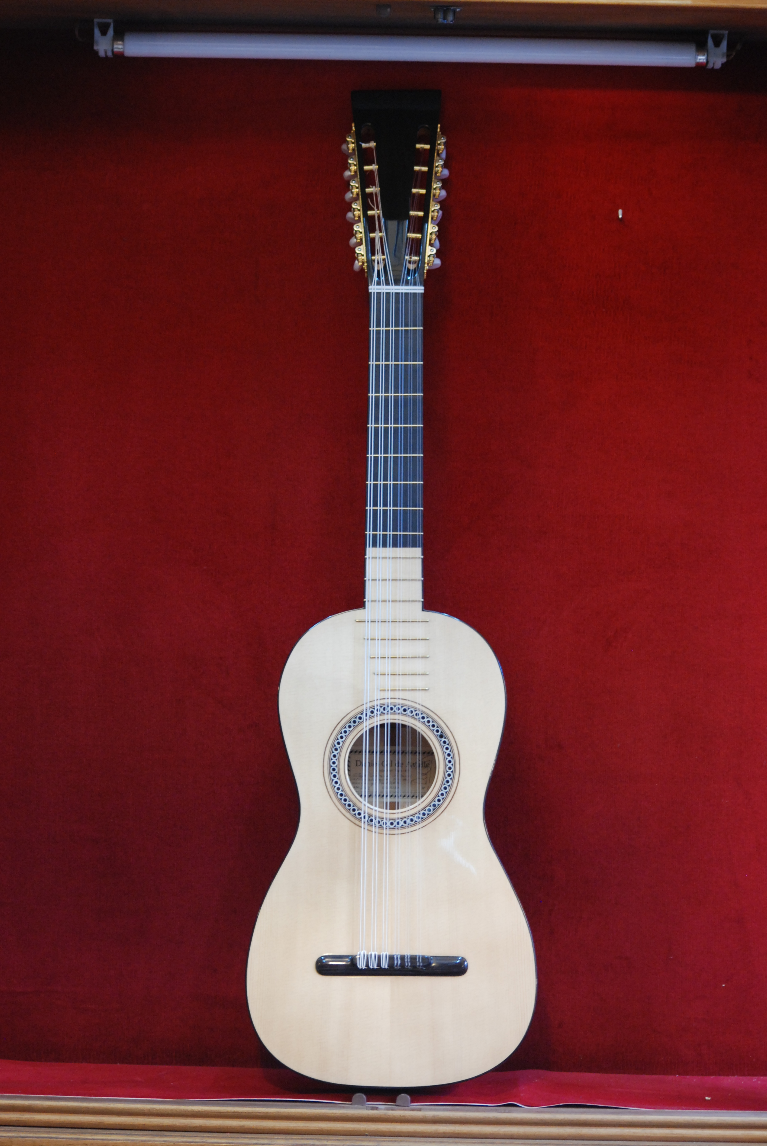 Gil De Avalle Romantic Guitar